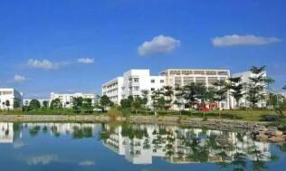 廣西城市職業(yè)大學(xué)收費(fèi)怎么樣？一年要多少學(xué)費(fèi)？本科和專(zhuān)科學(xué)費(fèi)一樣嗎？