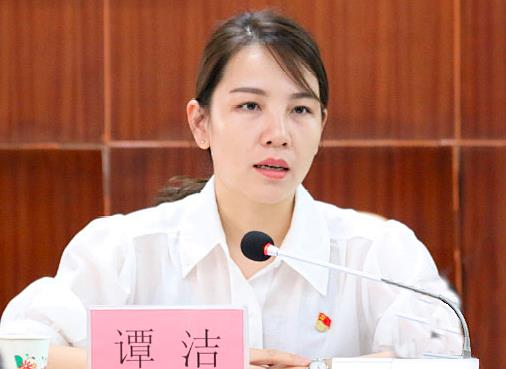 譚潔簡歷：南寧市馬山縣委常委、組織部部長譚潔，曾任南寧市委統(tǒng)戰(zhàn)部辦公室主任
