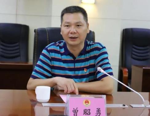 曾昭勇簡歷：賀州市檢察院副檢察長曾昭勇，曾任賀州市檢察院政治部主任、八步區(qū)檢察長