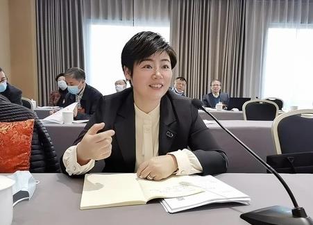 歐彥伶簡歷：河池市商務(wù)局局長歐彥伶，曾任羅城縣副縣長、人大副主任
