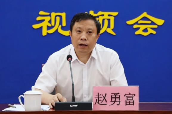 趙勇富簡歷：廣西自治區(qū)黨委黨史研究室主任趙勇富，曾任廣西黨委宣傳部副部長，南寧市委常委、宣傳部部長