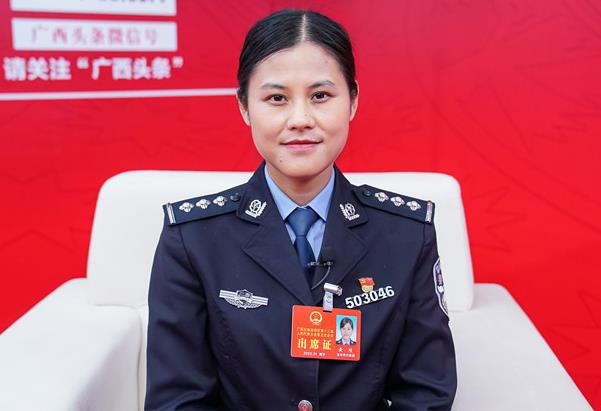 黃墁簡(jiǎn)歷：玉林市容縣公安局政委黃墁，曾任玉林市公安局刑事偵查支隊(duì)副支隊(duì)長(zhǎng)
