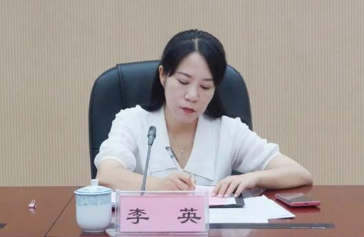 李英簡(jiǎn)歷：百色市田陽(yáng)區(qū)委原常委、統(tǒng)戰(zhàn)部部長(zhǎng)李英，曾任平果市人大副主任